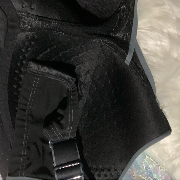 Livi Active 46D High Impact Sports Bra - Picture 5 of 6